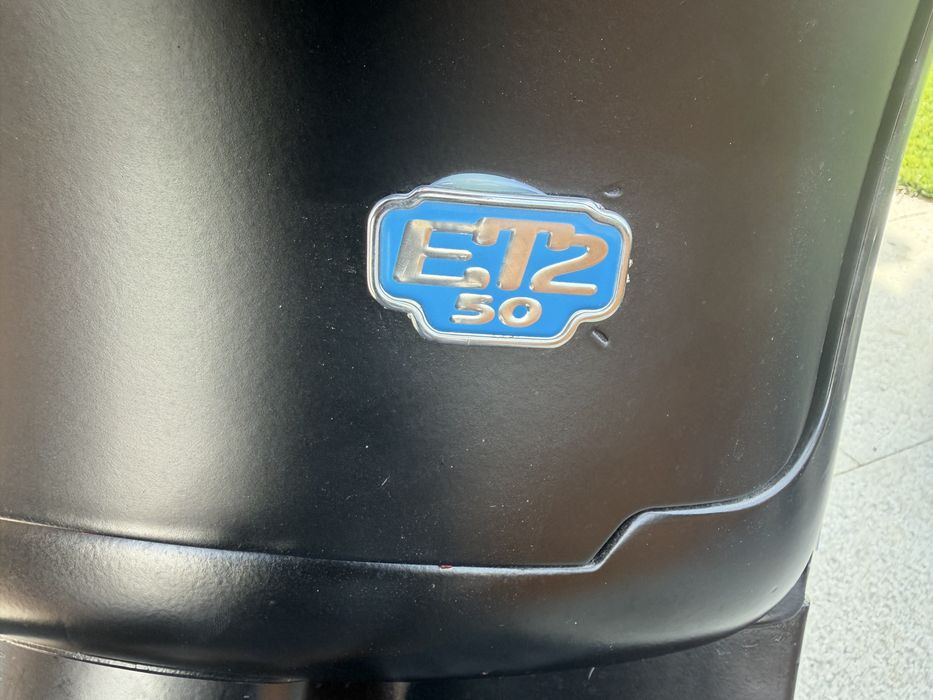 Scuter Piaggio Vespa negru foarte frumos