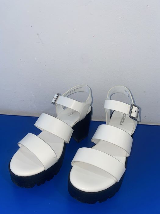 Sandale cu platforma