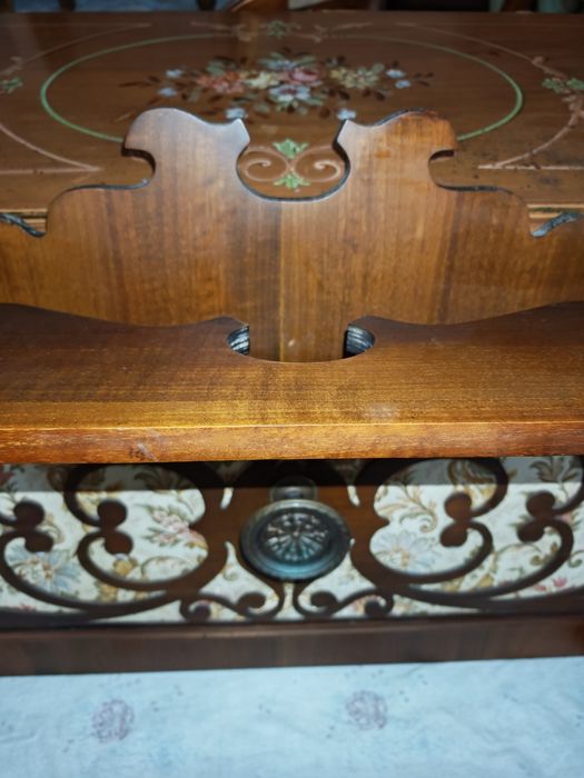 Дървена закачалка за стена