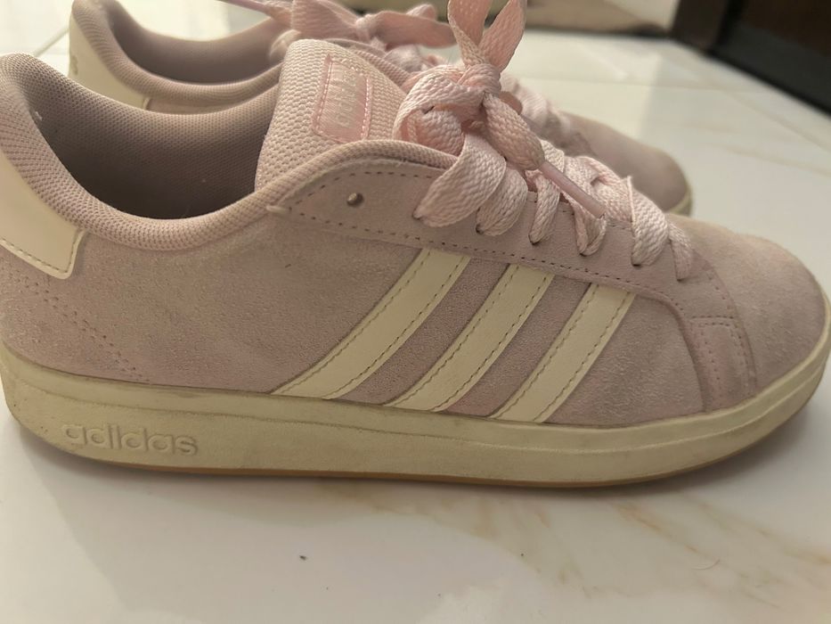 Adidas розови обувки