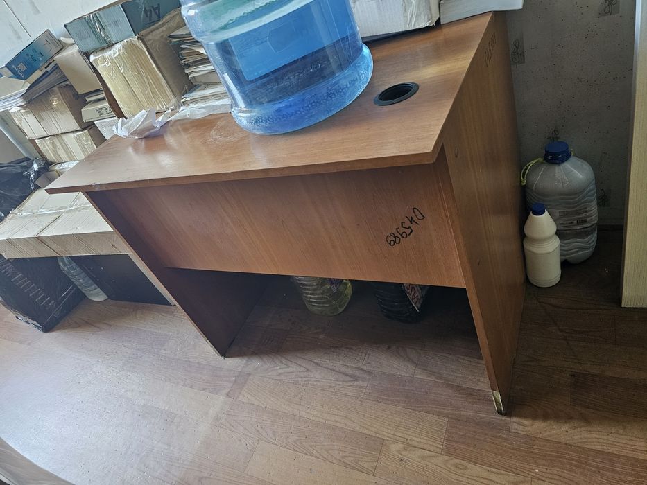Продам столы. Район старого вокзала.