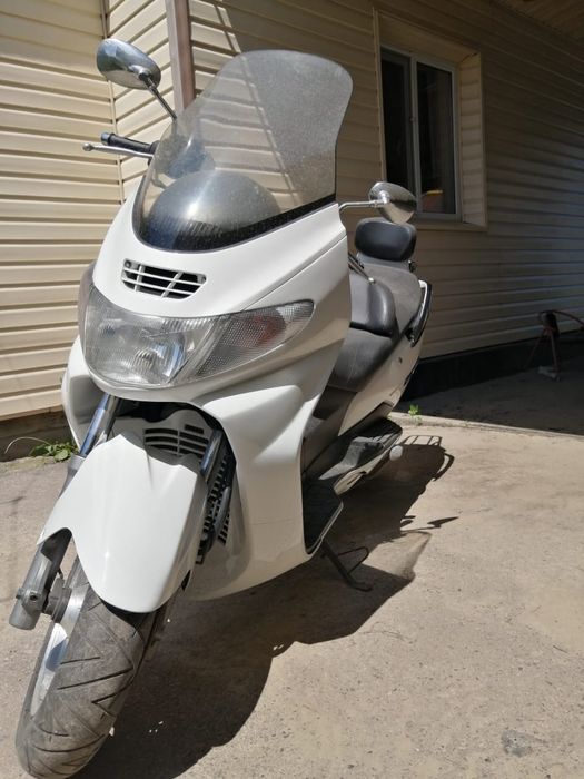 Suzuki skywave 400