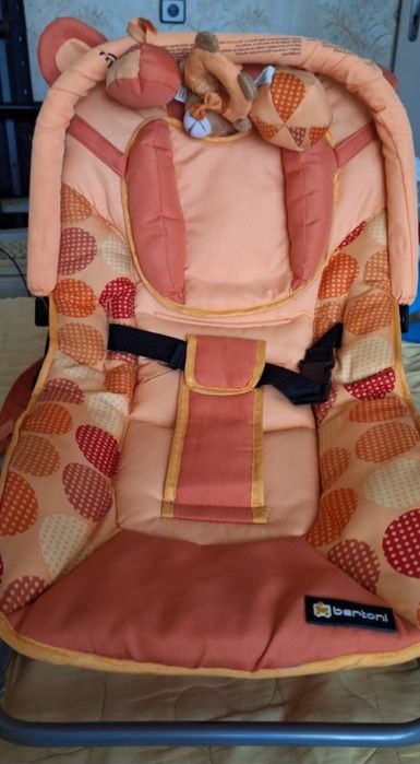 Бебешко леглоi с кокосов матрак, шезлонг, гърне, масичка и кошара