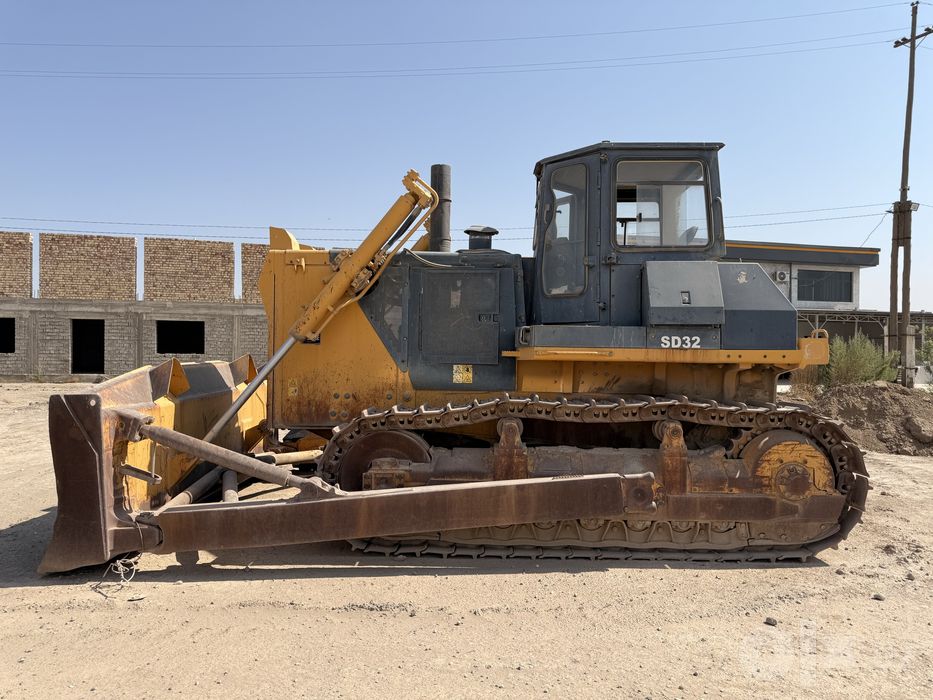 Buldozer shanti sd 32 sotiladi