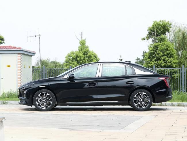 HONGQI E-QM5 500km