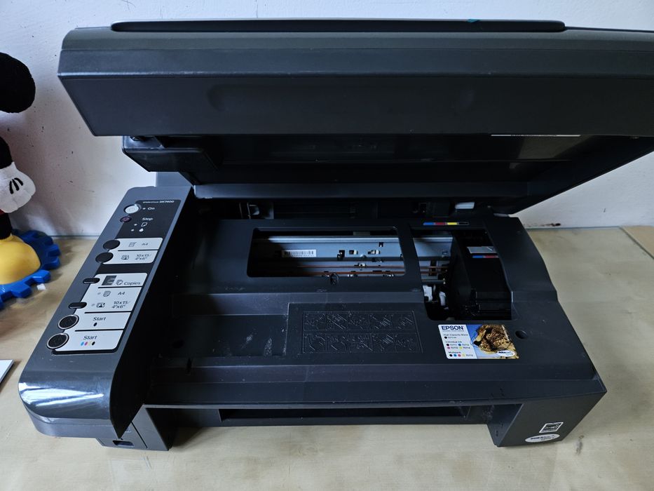 Vând imprimanta Epson Stylus DX7400