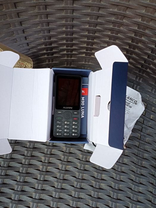 Vand telefon nou acum desfăcut pentru poze