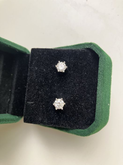 Серьги из муассанита