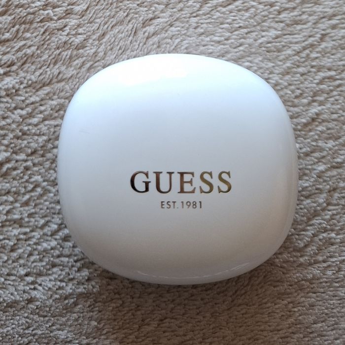 Guess Glossy Classic Logo In ear Bluetooth хендсфри Слушалки с Кутийка за Зареждане Бял