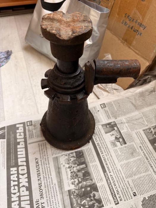 Домкрат винтовой