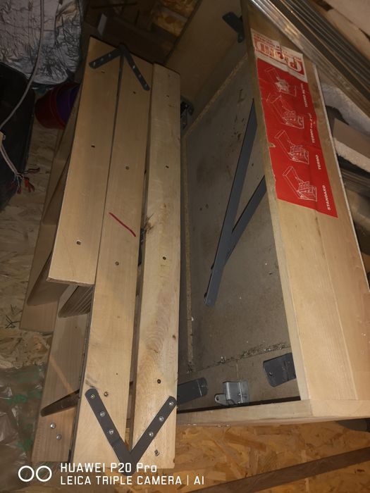 Scară cu  trapă pentru acces pod sau mansarda