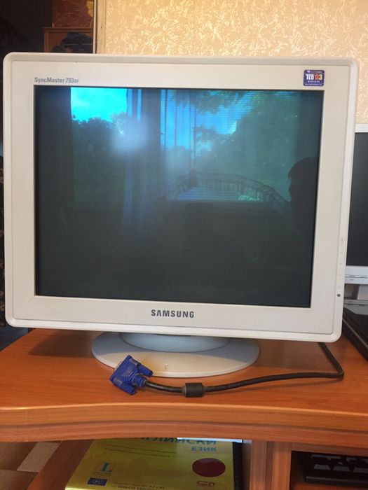 Монитор samsung