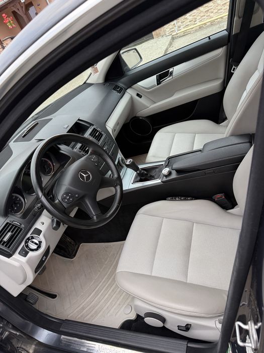 Vand sau schimb Mercedes c250
