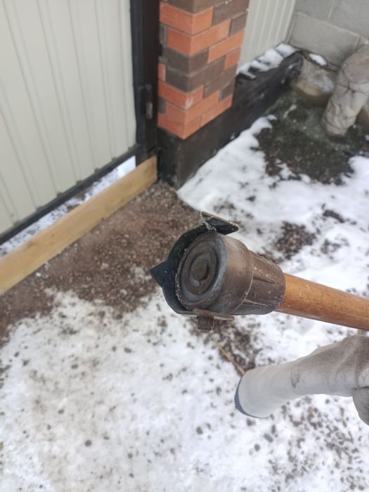 Продам трость для пожилых людей