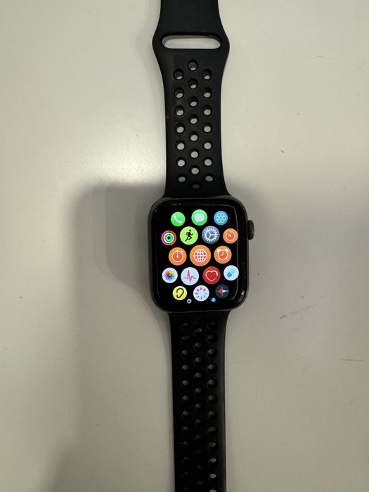 Apple Watch Series 5 44 m смарт часовник