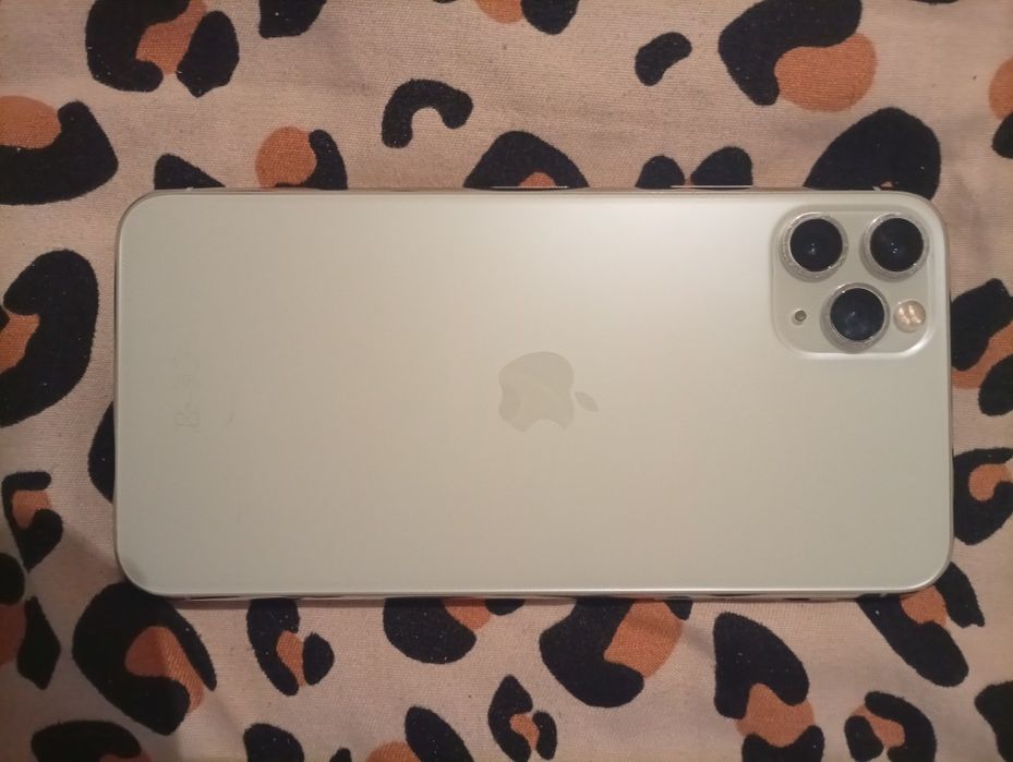 iPhon 11 pro max pret negociabil sau schimb