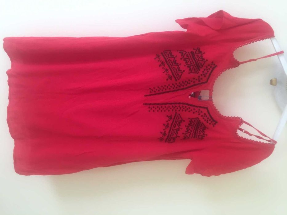 Продавам  прекрасна, чисто нова рокля за плаж-памук  размер  M- L -