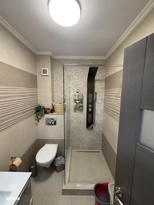 Apartament două camere mobilat/ utilat / parcare/et 1/ metrou/s1