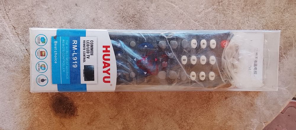 Продам 2 универмальных пульта