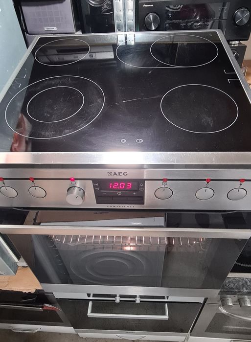 Мултифункционална фурна за вграждане 74л - AEG EE3013021M