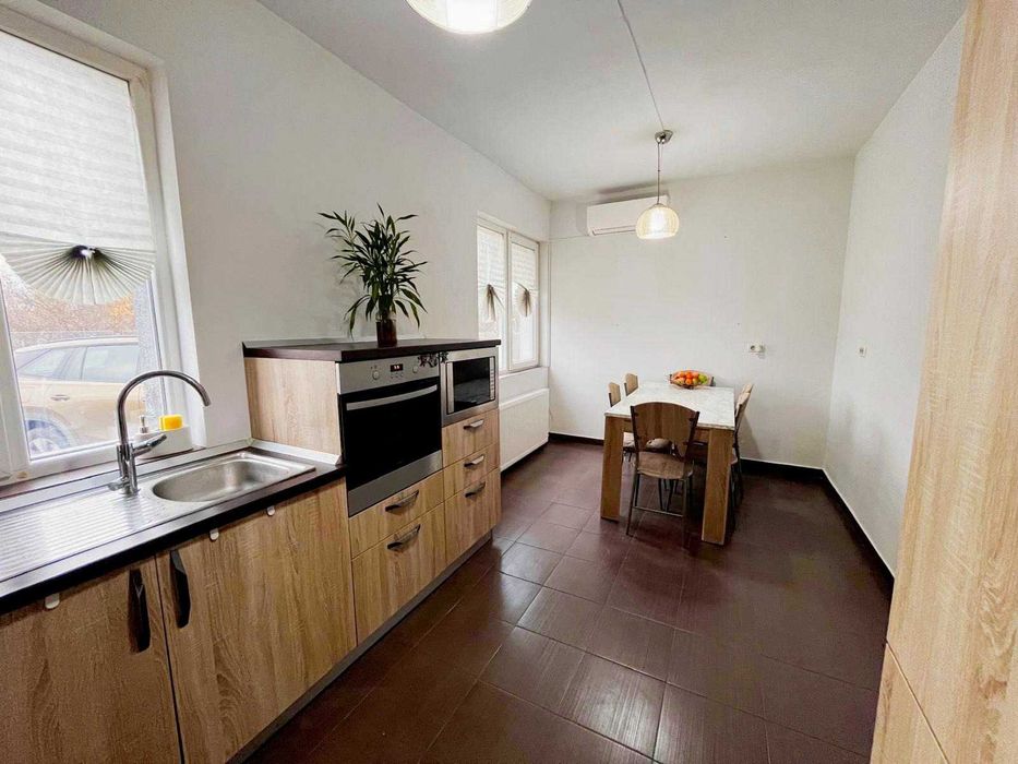 Vand ½ duplex in Ghiroda, 4 Camere, zona excelenta, 2 Locuri de Parcare și Aer Condiționat – 180.500 - usor negociabil