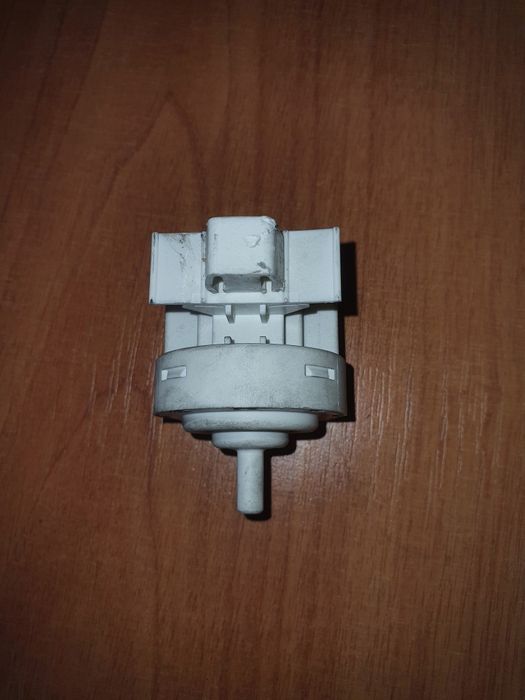 Датчик уровня воды (прессостат) для Indesit / Ariston