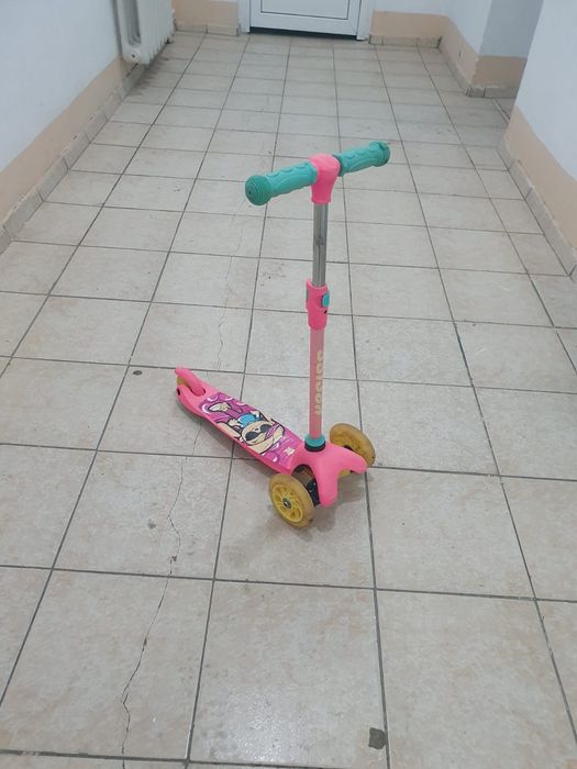 Детский трехколесный самокат