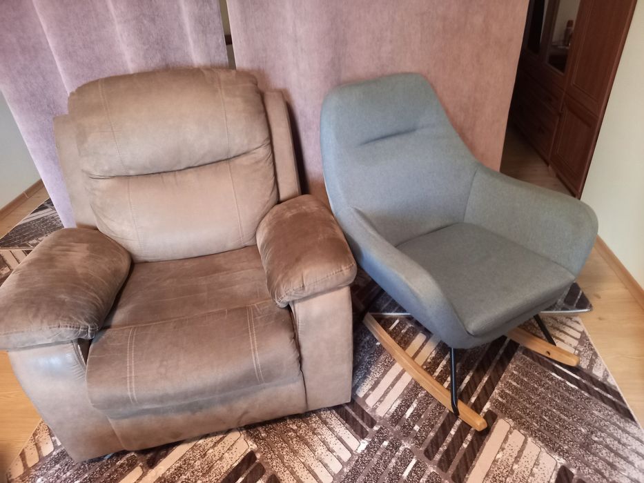 Продавам две кресла