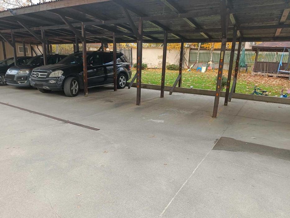 Дава се под наем Гараж / Паркомясто в София, Овча купел 1 - 18 кв.м за 91.8 € - Снимка #1