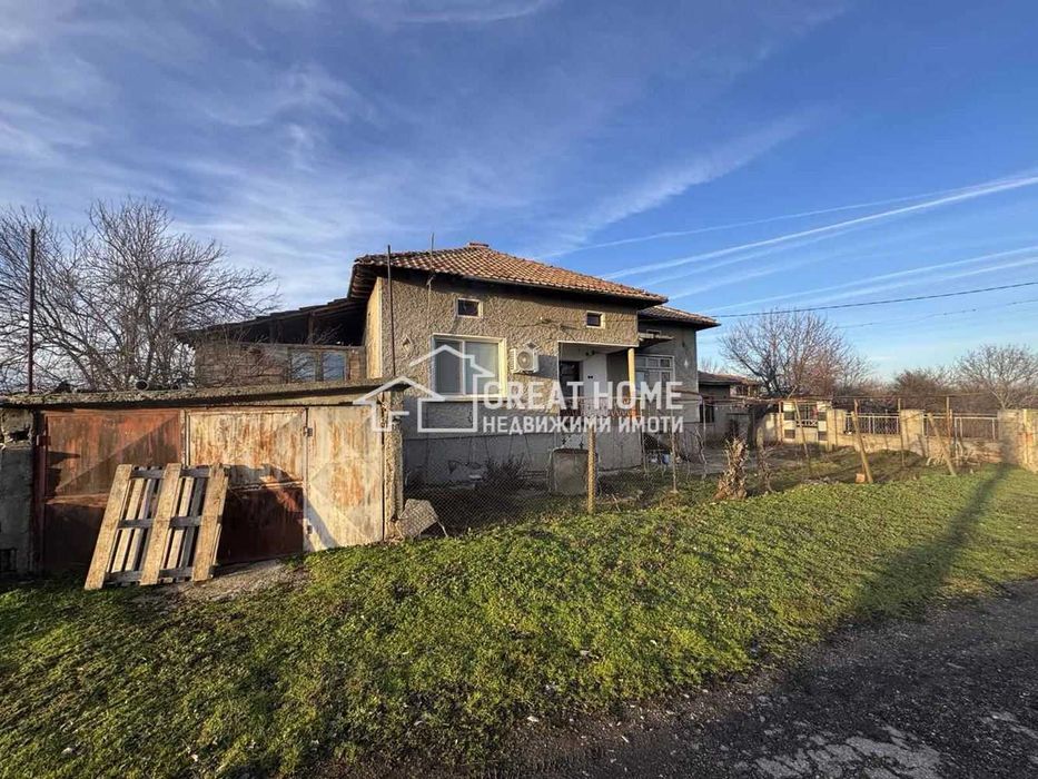 Къща с голям двор в с.Давидово