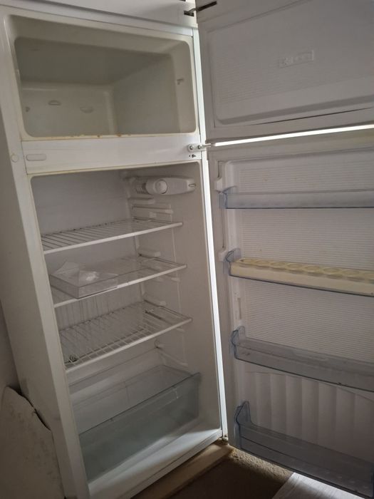 Холодильник б/у продаётся