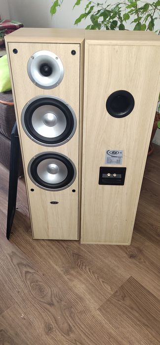 Продавам колони Eltax Century 200