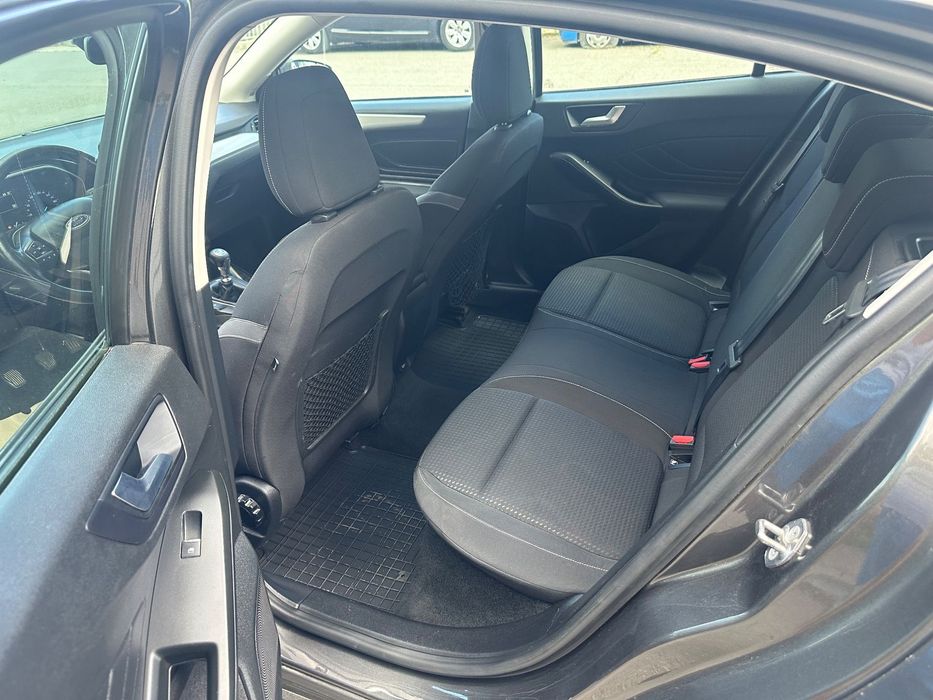 Ford Focus Titanium 1.5 /120cp