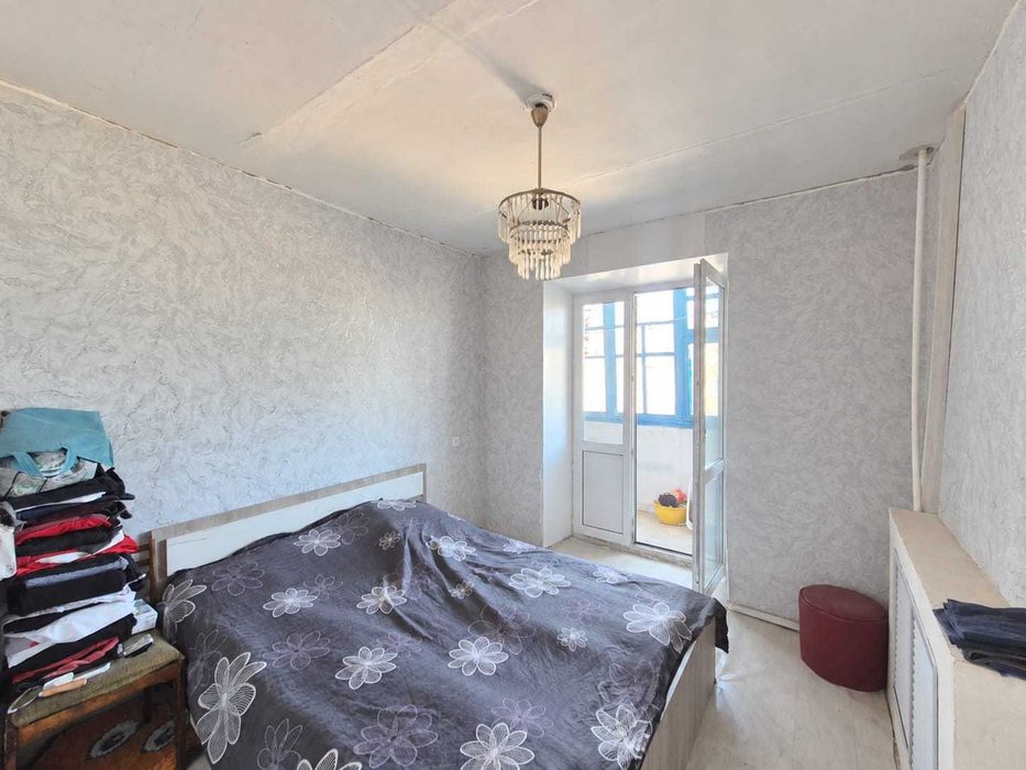 Продам  3-комн. квартиру на 6 мкр.