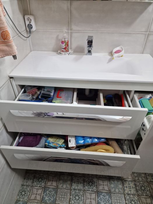 Продам раковину с тумбой.