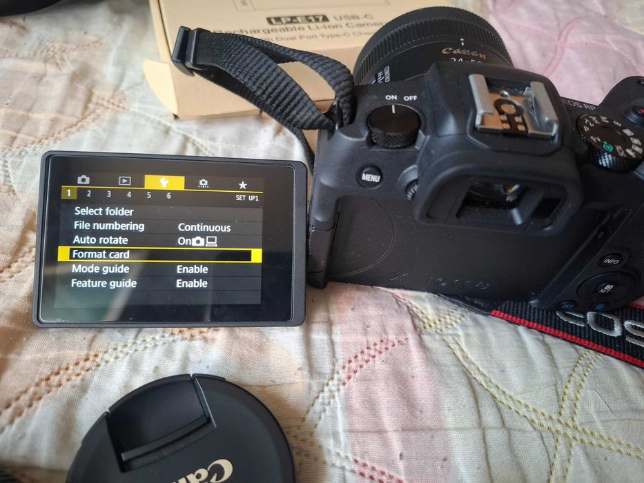 Фотоапарат Canon RP +2 нови батерии + чисто нов батериен грип.