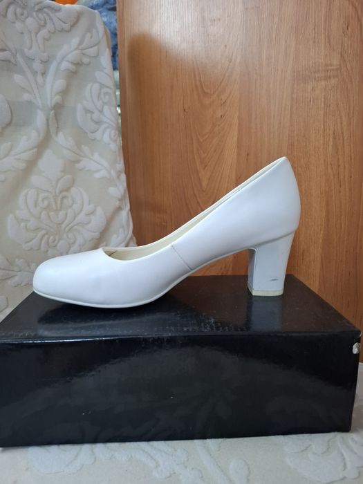 Продам  женские туфли