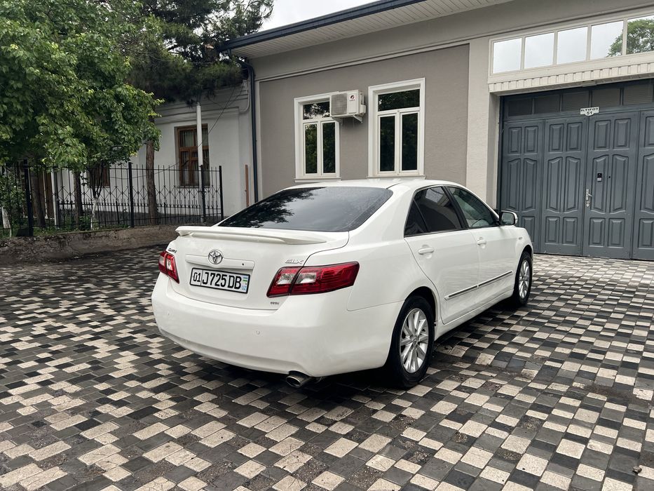 Tayota Camry srochnoo sotiladi aredagayam beriladi