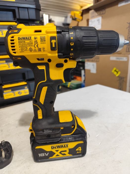 Безчетков винтоверт Девалт DeWALT DCD778 комплект