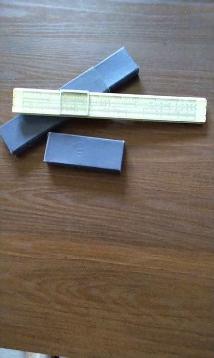 Продаю логарифмическую линейку