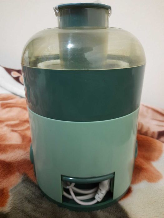 Сокоизтисквачка ELEKOM ЕК-300B в отлично състояние