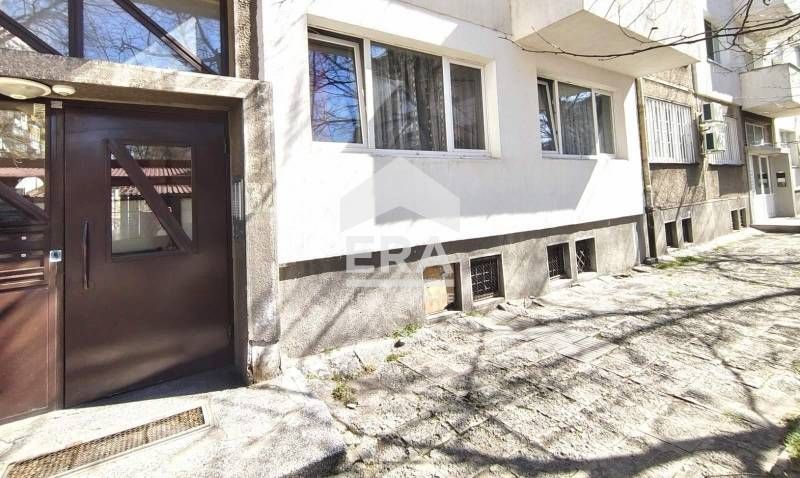Апартамент с 4 отделни помещения в ж.к. Красна поляна 3