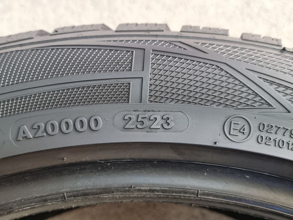 "Dot 23" 245/45/19 Vredestein 4Броя: 650лв 6.8мм