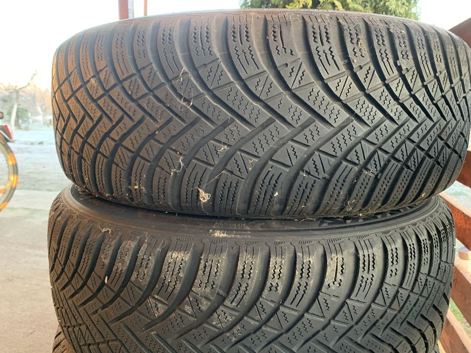 Vând set cauciucuri cu tot cu jante de tablă