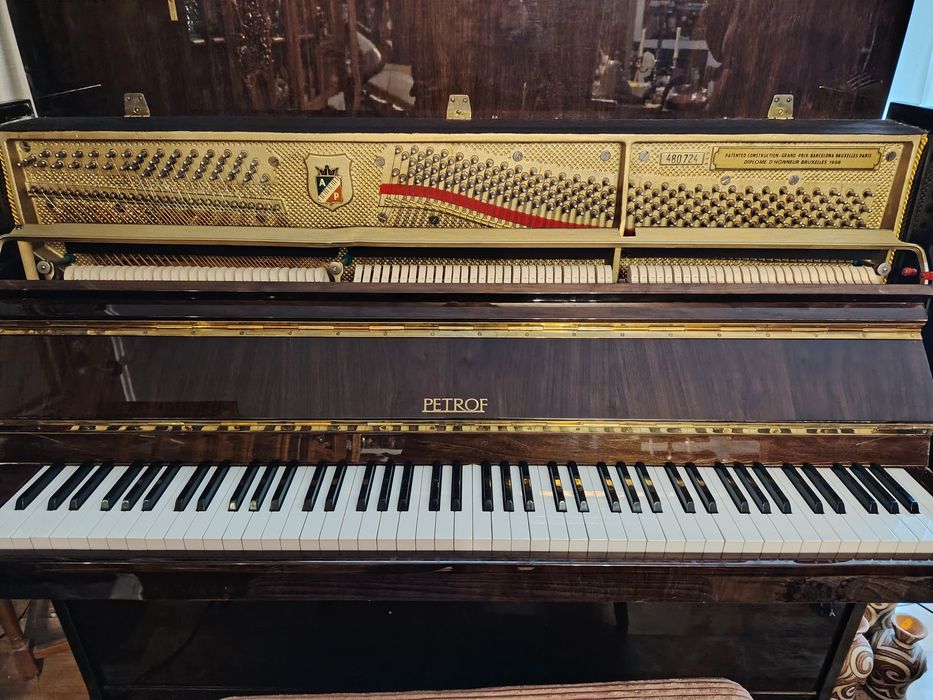 Pianina Petrof in stare impecabila tehnic si estetic