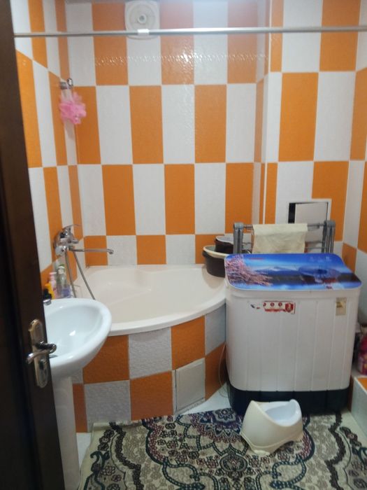 Срочно продаётся 2ком квартира 2этаж 5мк сомий