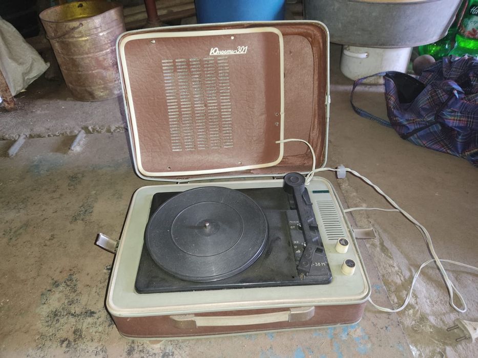 Продам проигрыватель Юность 301
