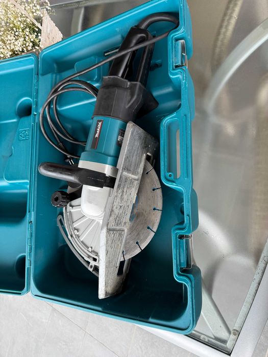 Makita 4112HS masina de taiat electric cu disc diamantat 230 V | 2400 W | 305 mm | Taiere max 100 mm | In valiza