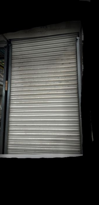 Продам  жалюзи  б/у, 2 штуки, цена 35 000 за одну жалюзи