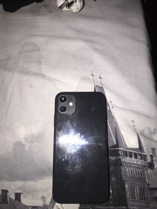 Айфон 11 продаю на запчасти